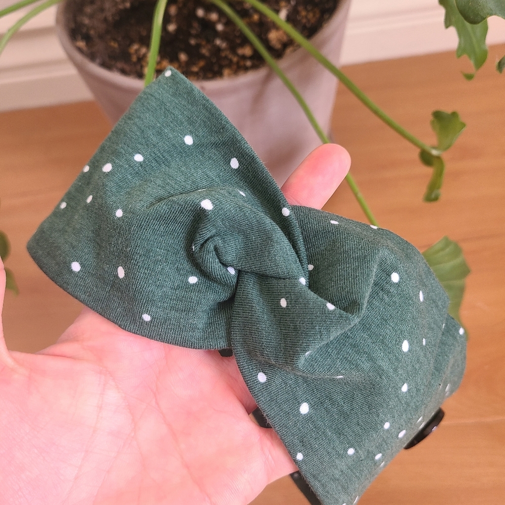Headband with buttons